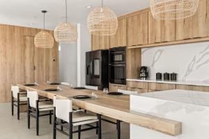 Desert Dawn by Fieldtrip Iconic Design w Pool and Spa