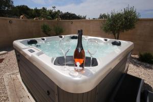 Elegant Villa Punta Sol with hot tube, walk to sea and center