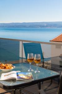 Residence Number XI - Beachfront Luxury Apartments with Pool