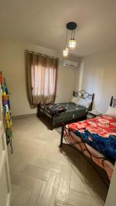 2 bedroom chalet with a garden - Ein Bay