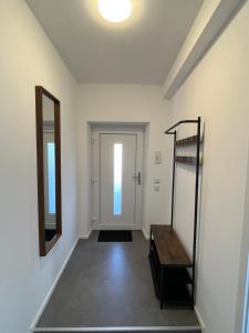 Zentrale Altstadtferienwohnung - ruhig I große Terrasse I kostenfreier Parkplatz I Trockner I XXL Bett