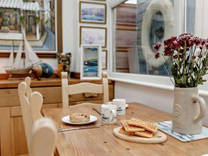 3 Bed in Brixham oc-bx017