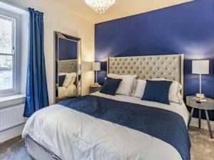 3 Bed in Tenby oc-86625