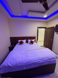 Royal Night Hotel & Resort