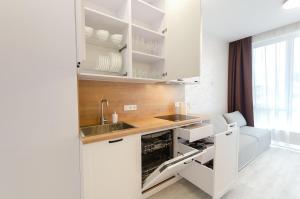 4-196 Yaroslaviv Grad, Bulvarno Kudriavska 17, Kyiv centre, Golden Gate metro nearby, panoramic city view, 15 kW backup power, Petrovdom Apartment