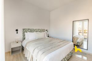 Sunlit 2BDR Family APT, Near Sea & City Center!