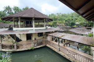 Kamayan sa Palaisdaan Hotel and Resort Quezon