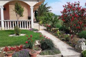 Flora Maris Pool Apartments