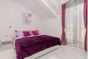 Flora Maris Pool Apartments