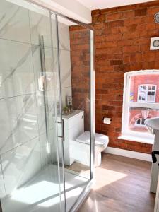 2 Bed Apartment - City Centre - Private Parking