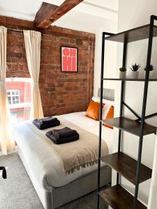 2 Bed Apartment - City Centre - Private Parking