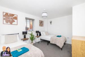 Elizabeth by Alt-Stay - 2 Bed En-Suite House - Parking, WiFi & King Bed - Contractors & Relocations - Weekly & Monthly Rates