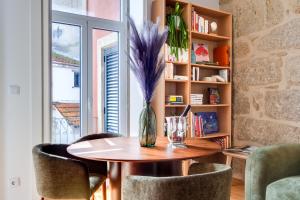 Library House With AC near metro