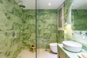 Grand 3-BDR APT in Lively Kypseli W Fireplace!