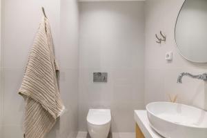 Grand 3-BDR APT in Lively Kypseli W Fireplace!