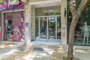 Grand 3-BDR APT in Lively Kypseli W Fireplace!