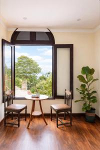 Tomato Villa & Restaurant