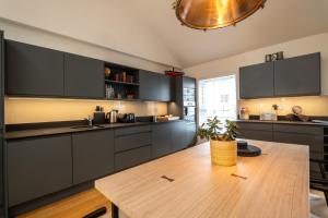 Enchanting Clifton Retreat with Patio Garden