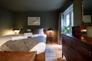 Enchanting Clifton Retreat with Patio Garden