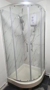 Cozy Haven, Sleeps 2, Fast W-Fi, Free Parking