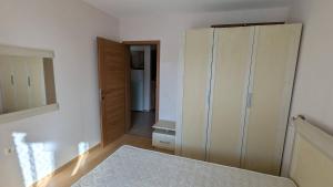 Bright and Spacious Beachfront Apartment with Sea View by Flat Manаger