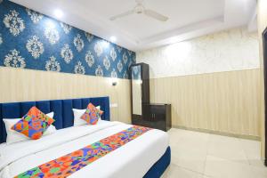 FabHotel Crown Residency- Near Lakhani Armaan Metro Station