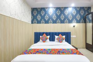 FabHotel Crown Residency- Near Lakhani Armaan Metro Station