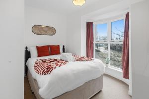 3BR Townhouse Near Excel 24 Hour Self- Check In & Free Parking