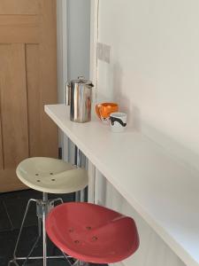 Little green door studio very close to the center of Brixton