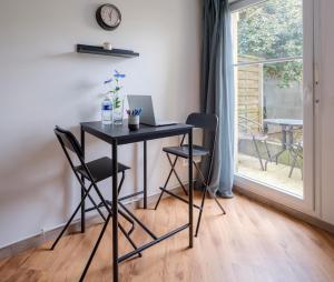 Studio lumineux - terrasse privée & parking - proche La Défense