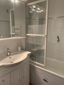 T2 avec balcon face au golf avec Piscine à Pornic