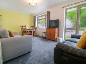 2 Bed Cottage - Sleeps 4 - Pets - Parking - Wifi