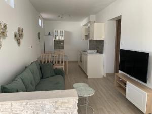 Apartments Mare & Monti with Sea View