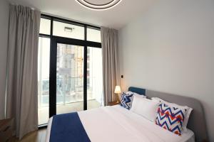 Central Stay 1 Bed Junior near Cleveland and Abu Dhabi Mall