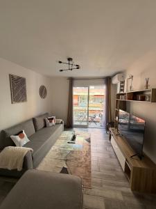 La Perle de Juan train station 400m away beach 9 min walk