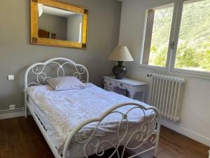 Pyrenees Mountain Views - Garonne River Retreat