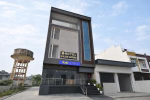 FabHotel Golden Sapphire