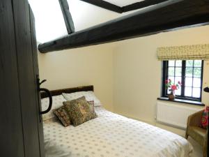 Three-Bedroom House room in Henry VIII Cottage in the heart of Henley