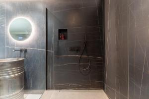 SUITE Esbly, Jacuzzi, Terrasse, Disneyland