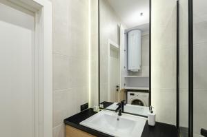 2-3a in RC Yaroslaviv Grad, Bulvarno-Kudriavska 17,Petrovdom Apartments