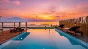 Vintage Beachfront Pool villa Huahin Kitchen&BBQ