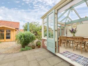 3 Bed in Thornham KT111