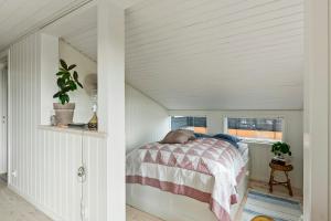 Split-Level Holiday Home With View Of Årø
