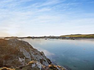 4 Bed in Holyhead oc-93932