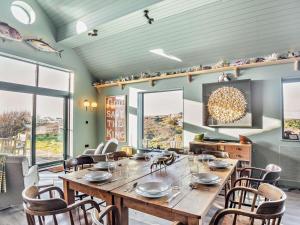 4 Bed in Holyhead oc-93932