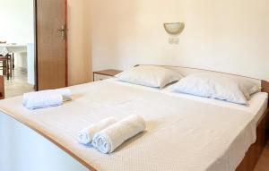 2 Bedroom Awesome Apartment In Rab