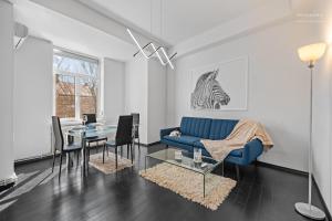 Bright Designer 1BR Apartment with Balcony & WiFi