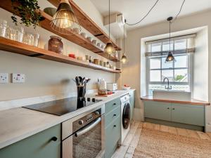 3 Bed in Tenby oc-95027