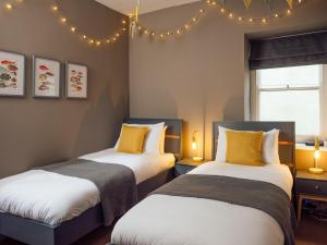 3 Bed in Tenby oc-95027