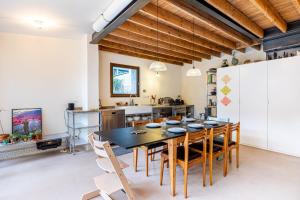 GuestReady - Unique Bright Loft with Garden Access